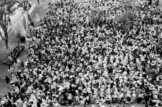 1997년 10월 1일 민주동산에서 학생들의 주도로 열린 비상총회 <제공/노순택 기자 >